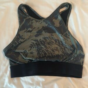 High neck sports bra